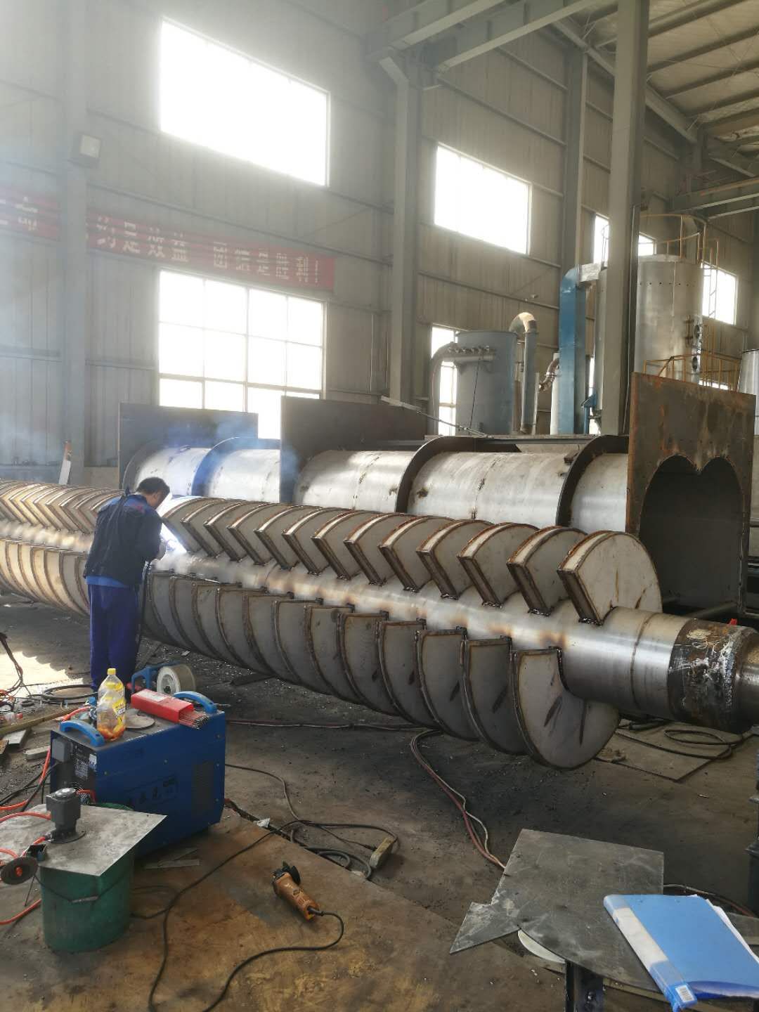 蘇州吳江污水處理廠120平方米污泥槳葉干燥機定制生產(chǎn)緊張進行中